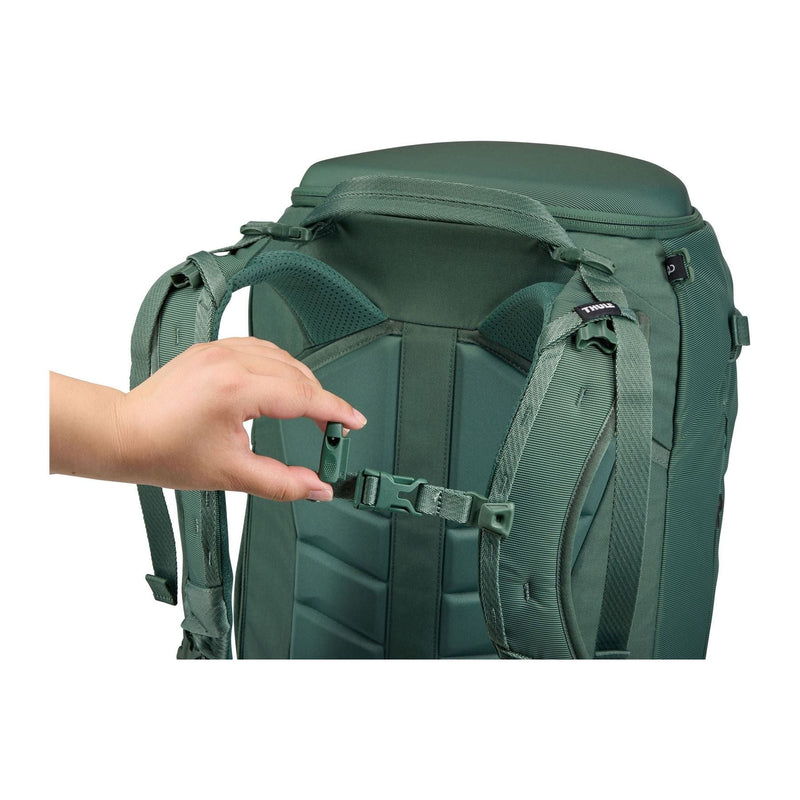 Thule Landmark 60L Women's travel pack  – With Removable 20L Daypack, hazy green